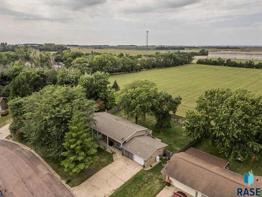 381 SUNSET DR, BERESFORD, SD 57004 - Image 1