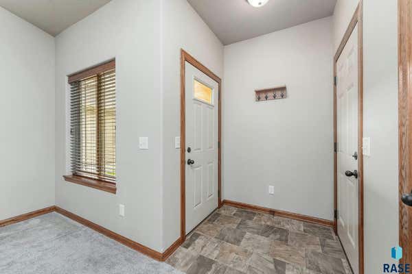 4701 S TRIBBEY TRL, SIOUX FALLS, SD 57106, photo 2 of 23