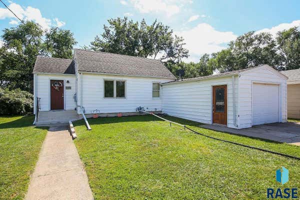 109 W CENTER AVE, LENNOX, SD 57039 - Image 1