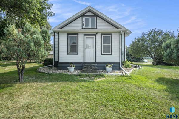 601 SE 9TH ST, MADISON, SD 57042 - Image 1