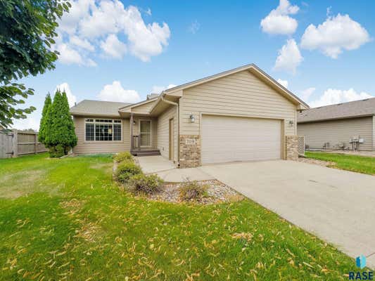 709 HONEYSUCKLE DR, HARRISBURG, SD 57032 - Image 1