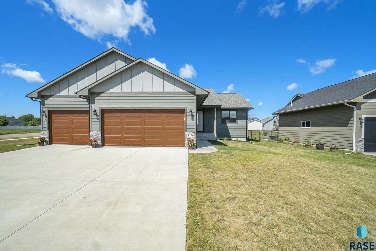 1176 CYBER CT, MADISON, SD 57042, photo 1 of 25