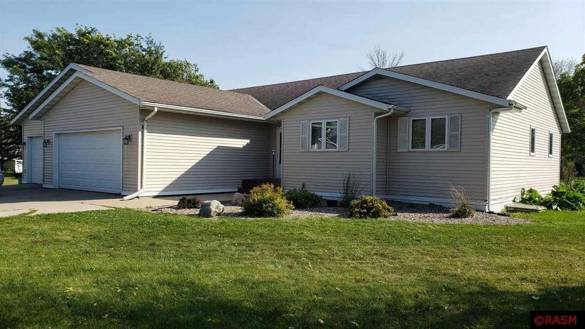 18 PARK LN, NEW ULM, MN 56073, photo 1 of 43