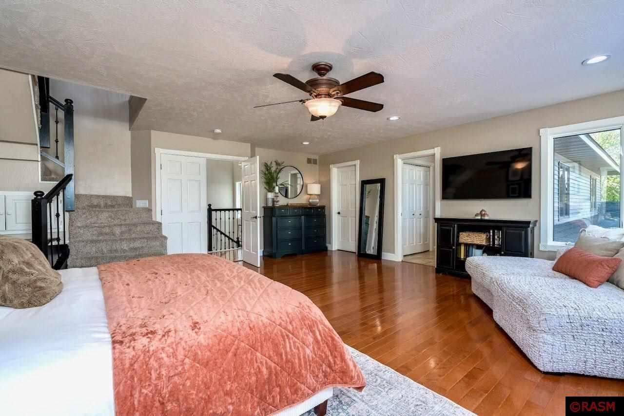 Elysian, Minnesota, 56028, United States, 6 Bedrooms Bedrooms, ,6 BathroomsBathrooms,Residential,Active,1831782
