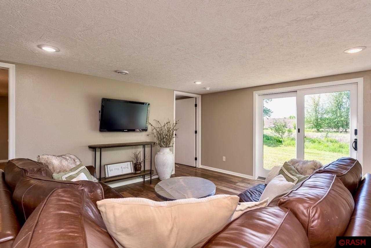 Elysian, Minnesota, 56028, United States, 6 Bedrooms Bedrooms, ,6 BathroomsBathrooms,Residential,Active,1831782