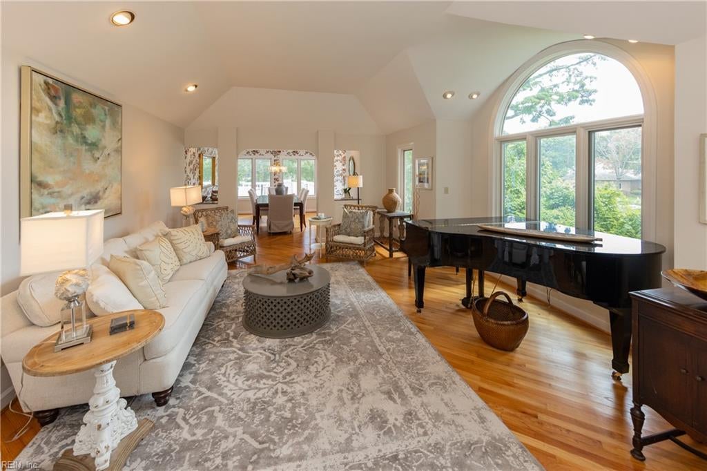 Virginia Beach, Virginia, 23454, United States, 4 Bedrooms Bedrooms, ,4 BathroomsBathrooms,Residential,Active,1914761