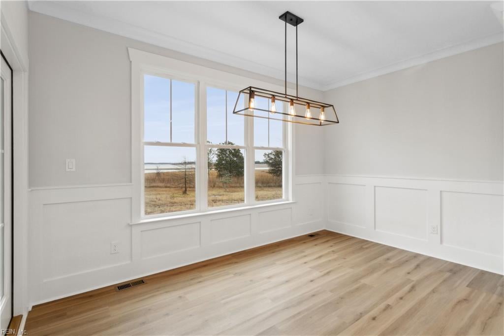 Yorktown, Virginia, 23693, United States, 5 Bedrooms Bedrooms, ,4 BathroomsBathrooms,Residential,Active,1936113