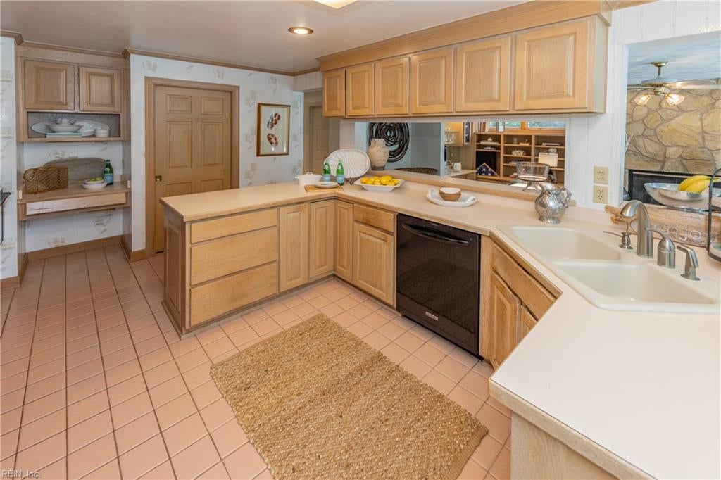 Virginia Beach, Virginia, 23454, United States, 4 Bedrooms Bedrooms, ,4 BathroomsBathrooms,Residential,Active,1914761