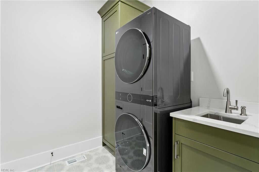 Yorktown, Virginia, 23693, United States, 5 Bedrooms Bedrooms, ,4 BathroomsBathrooms,Residential,Active,1936113