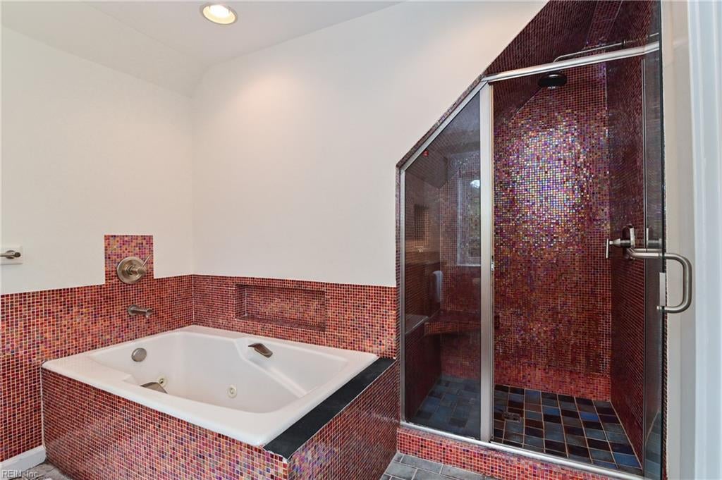 Norfolk, Virginia, 23505, United States, 6 Bedrooms Bedrooms, ,5 BathroomsBathrooms,Residential,Active,2011429