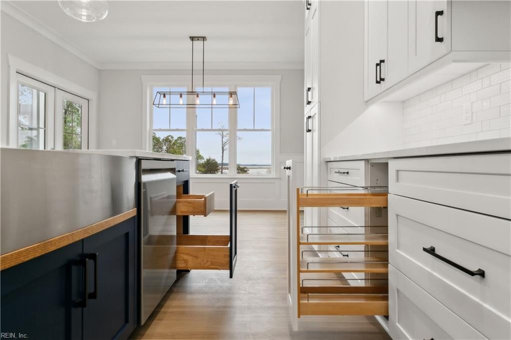 Yorktown, Virginia, 23693, United States, 5 Bedrooms Bedrooms, ,4 BathroomsBathrooms,Residential,Active,1936113