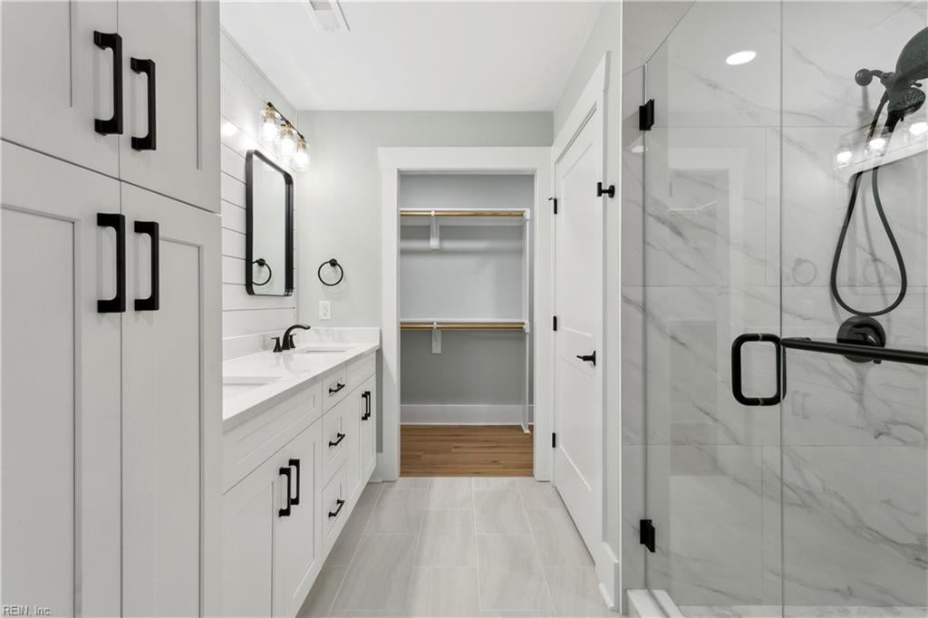 Yorktown, Virginia, 23693, United States, 5 Bedrooms Bedrooms, ,4 BathroomsBathrooms,Residential,Active,1936113