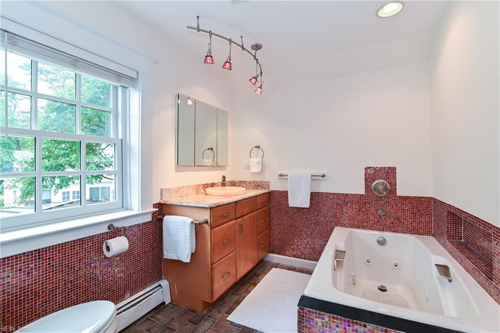 Norfolk, Virginia, 23505, United States, 6 Bedrooms Bedrooms, ,5 BathroomsBathrooms,Residential,Active,2011429