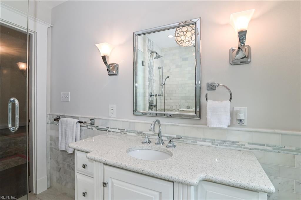 Norfolk, Virginia, 23505, United States, 6 Bedrooms Bedrooms, ,5 BathroomsBathrooms,Residential,Active,2011429