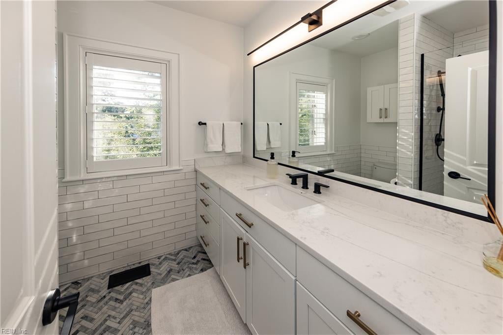 Virginia Beach, Virginia, 23451, United States, 4 Bedrooms Bedrooms, ,4 BathroomsBathrooms,Residential,Active,1929399