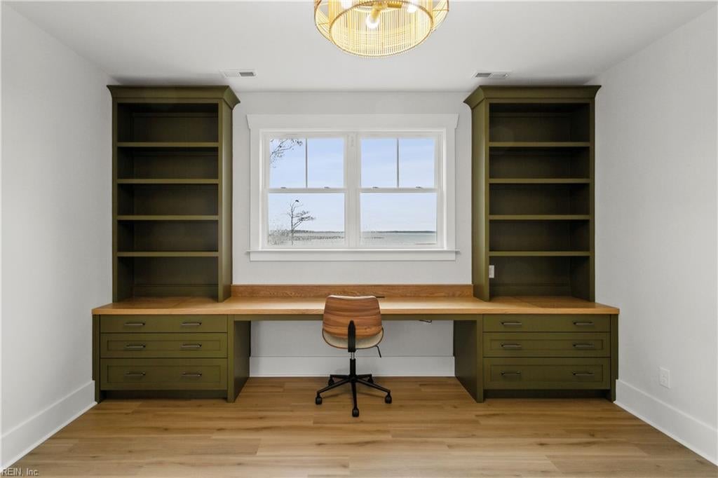 Yorktown, Virginia, 23693, United States, 5 Bedrooms Bedrooms, ,4 BathroomsBathrooms,Residential,Active,1936113