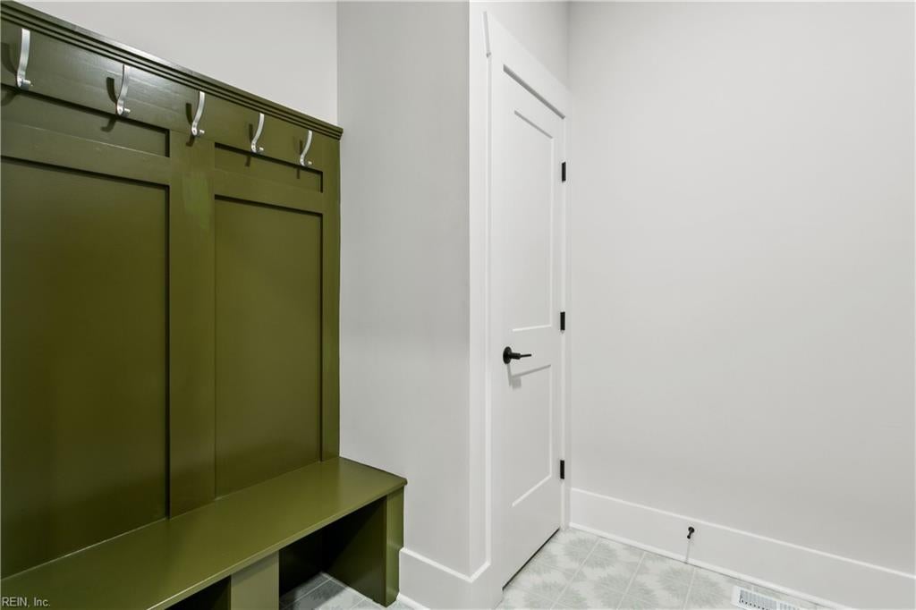 Yorktown, Virginia, 23693, United States, 5 Bedrooms Bedrooms, ,4 BathroomsBathrooms,Residential,Active,1936113