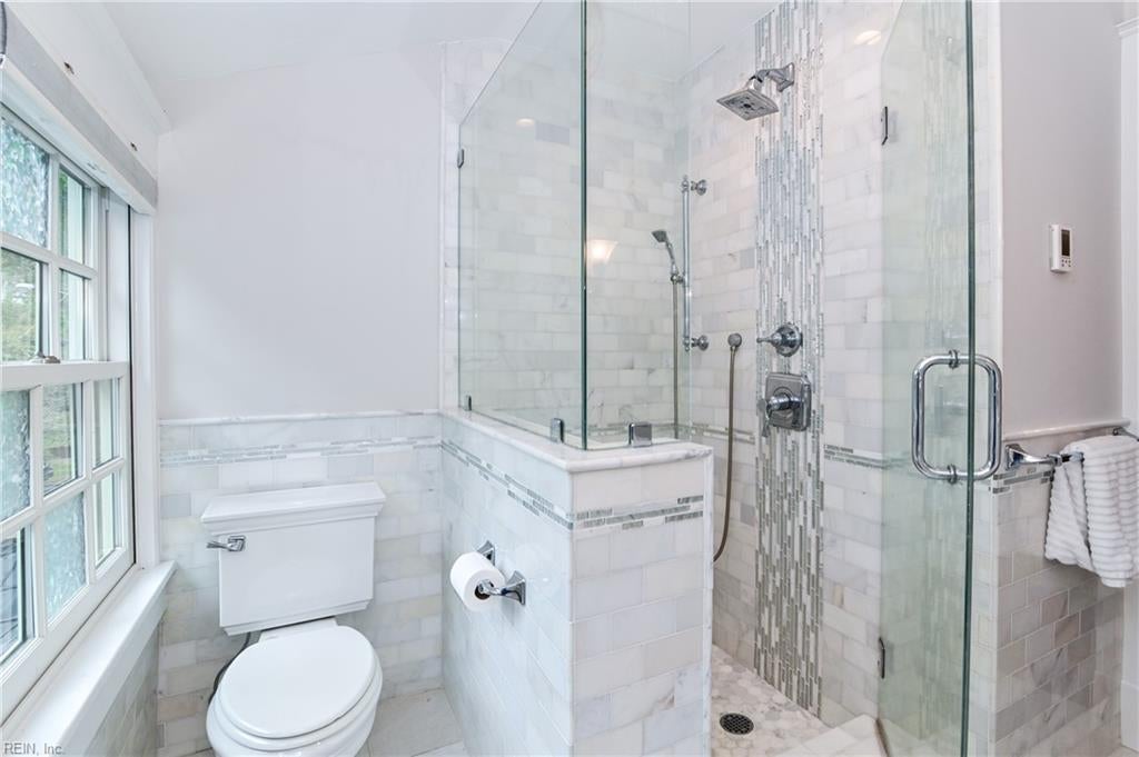 Norfolk, Virginia, 23505, United States, 6 Bedrooms Bedrooms, ,5 BathroomsBathrooms,Residential,Active,2011429