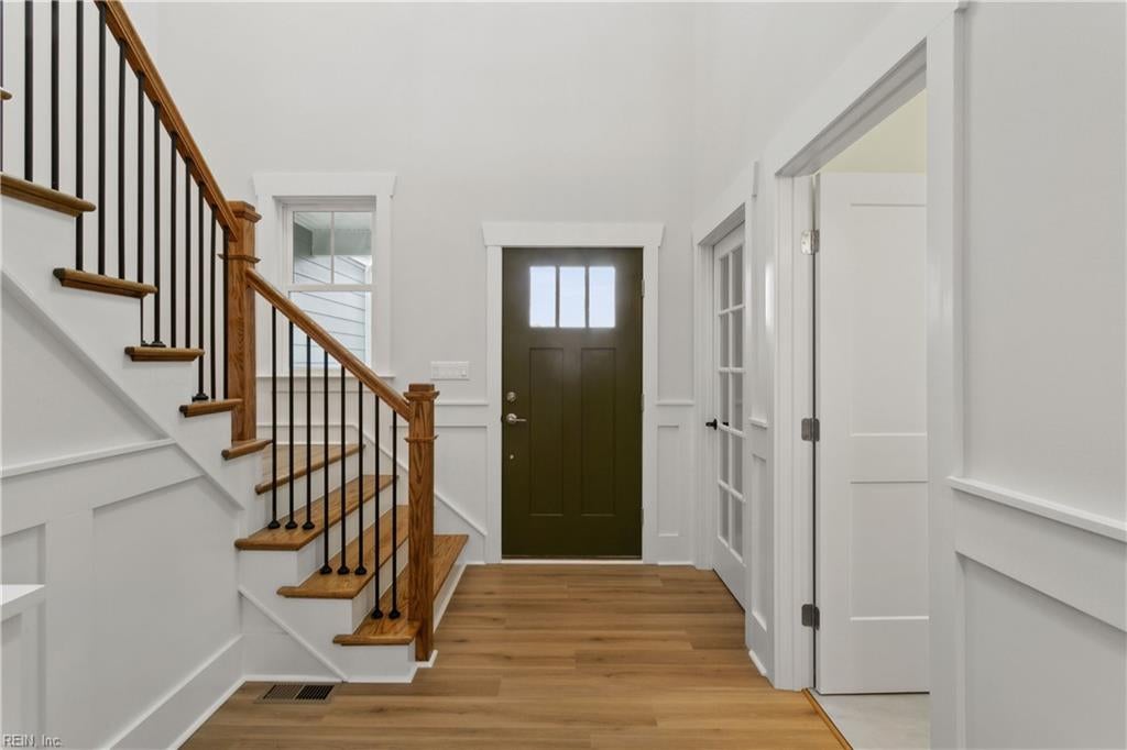 Yorktown, Virginia, 23693, United States, 5 Bedrooms Bedrooms, ,4 BathroomsBathrooms,Residential,Active,1936113