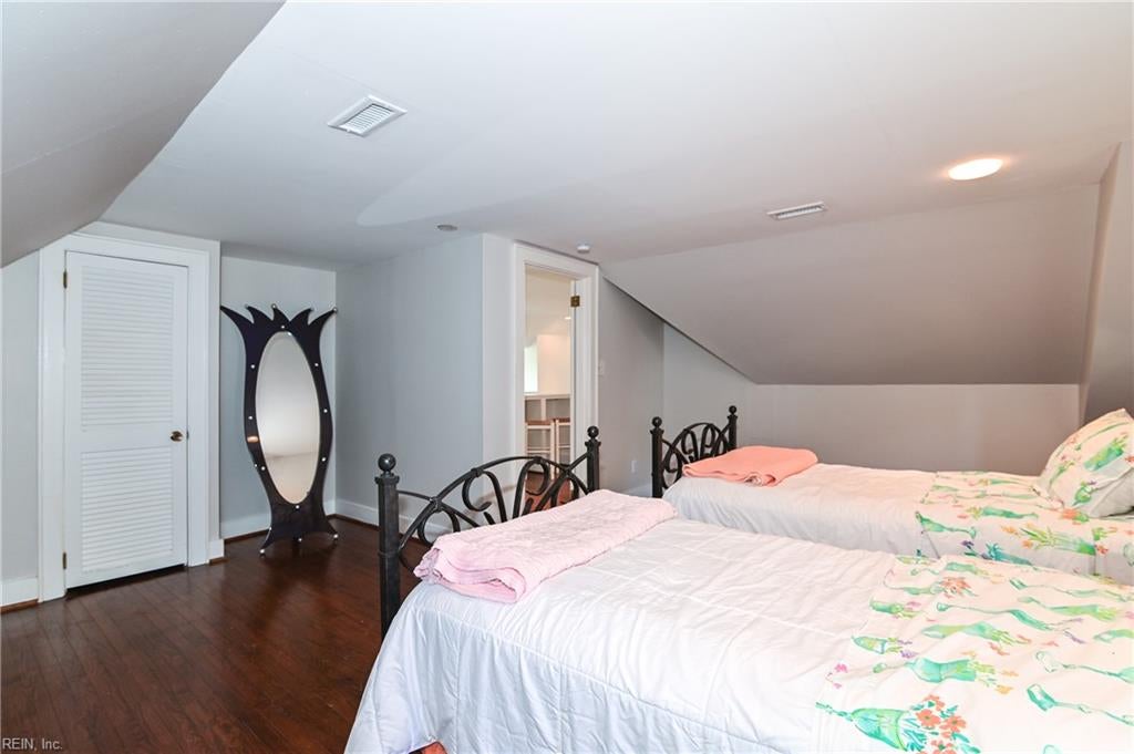 Norfolk, Virginia, 23505, United States, 6 Bedrooms Bedrooms, ,5 BathroomsBathrooms,Residential,Active,2011429