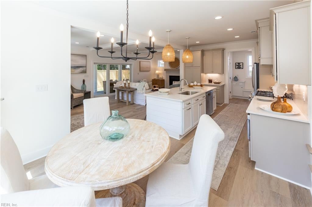 Virginia Beach, Virginia, 23451, United States, 5 Bedrooms Bedrooms, ,4 BathroomsBathrooms,Residential,Active,1914610