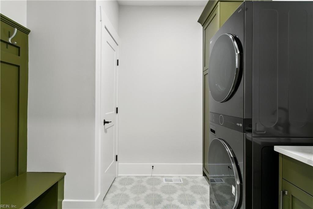 Yorktown, Virginia, 23693, United States, 5 Bedrooms Bedrooms, ,4 BathroomsBathrooms,Residential,Active,1936113