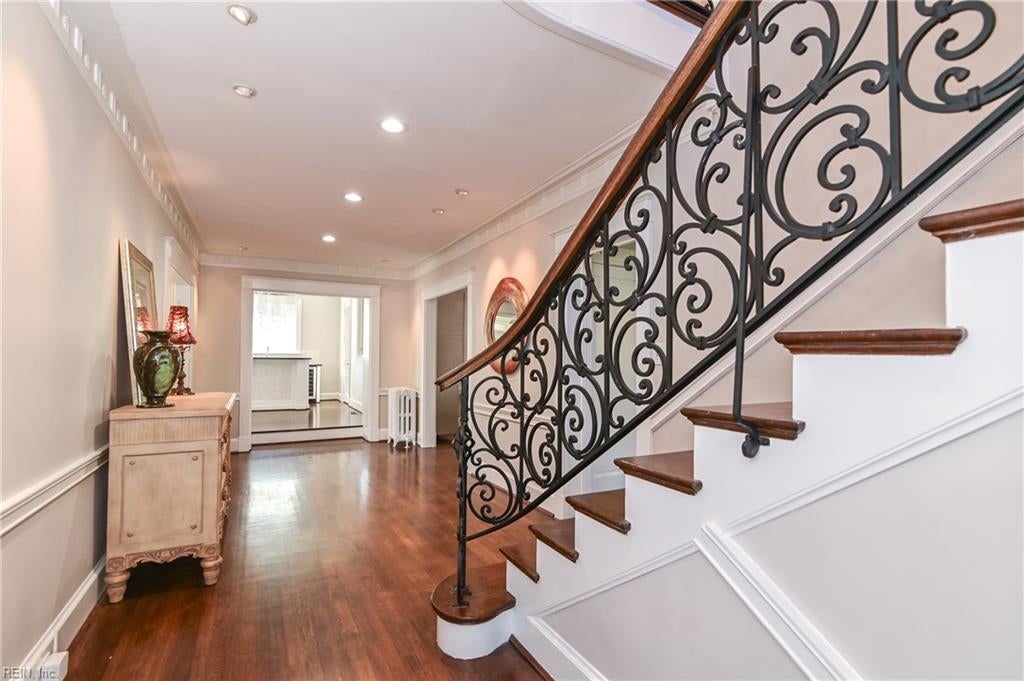 Norfolk, Virginia, 23505, United States, 6 Bedrooms Bedrooms, ,5 BathroomsBathrooms,Residential,Active,1945524