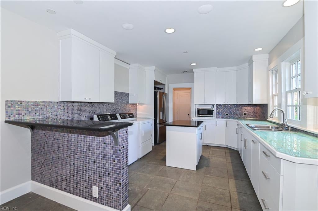 Norfolk, Virginia, 23505, United States, 6 Bedrooms Bedrooms, ,5 BathroomsBathrooms,Residential,Active,1945524