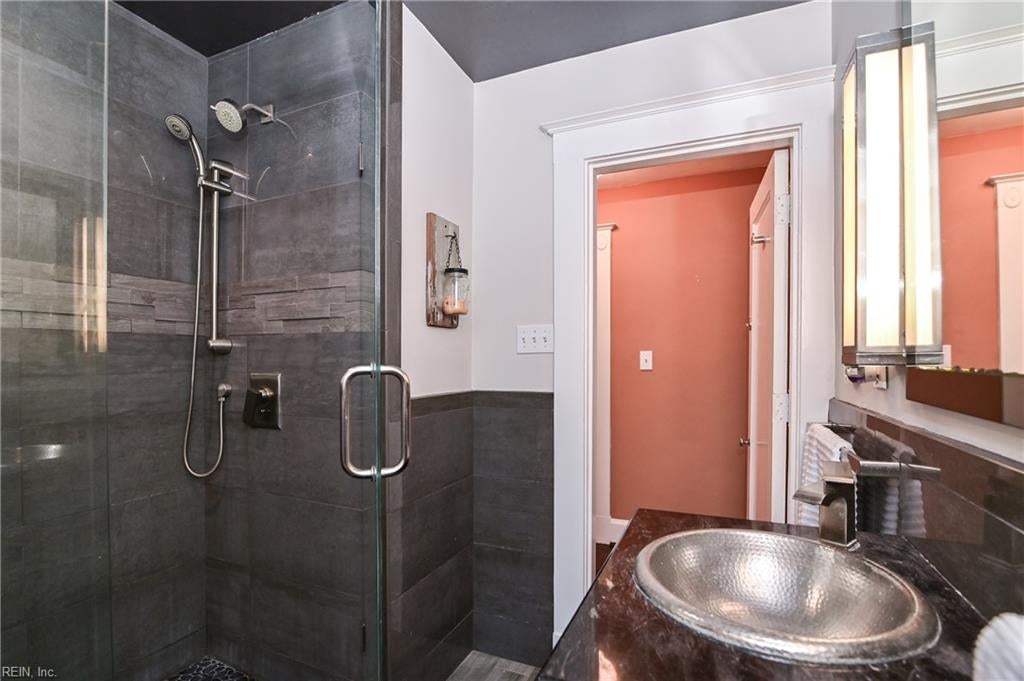 Norfolk, Virginia, 23505, United States, 6 Bedrooms Bedrooms, ,5 BathroomsBathrooms,Residential,Active,1945524