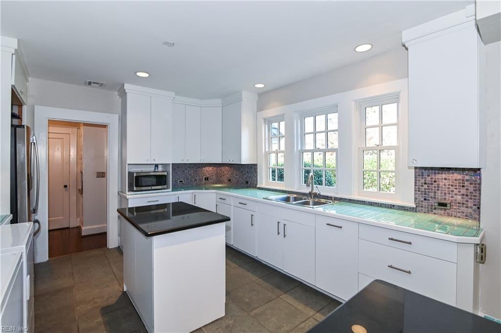 Norfolk, Virginia, 23505, United States, 6 Bedrooms Bedrooms, ,5 BathroomsBathrooms,Residential,Active,2011429