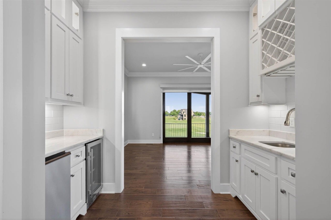 Bowling Green, Kentucky, 42103, United States, 5 Bedrooms Bedrooms, ,7 BathroomsBathrooms,Residential,Active,2045544
