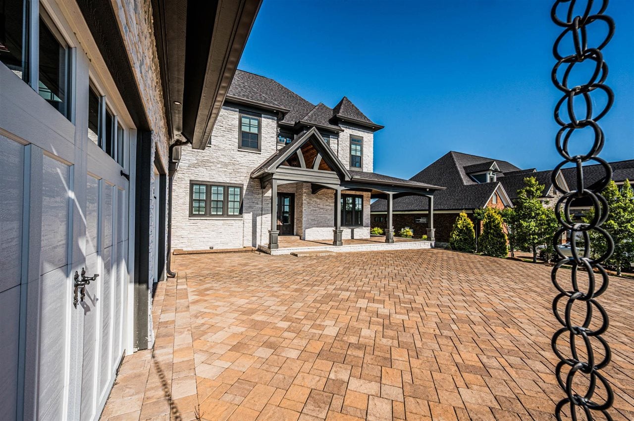 Bowling Green, Kentucky, 42103, United States, 5 Bedrooms Bedrooms, ,7 BathroomsBathrooms,Residential,Active,2045544