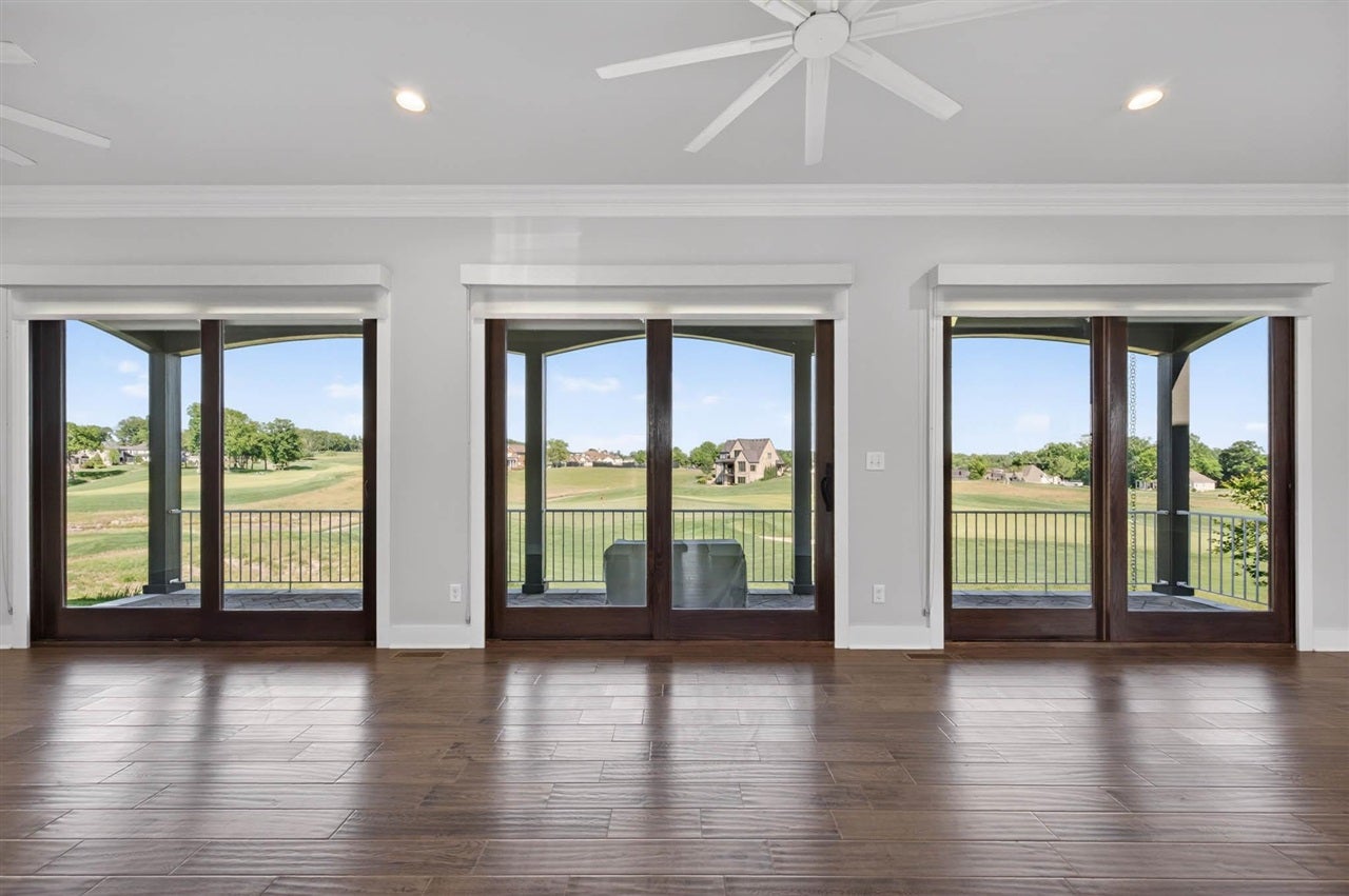 Bowling Green, Kentucky, 42103, United States, 5 Bedrooms Bedrooms, ,7 BathroomsBathrooms,Residential,Active,2045544