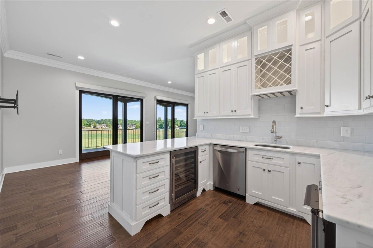 Bowling Green, Kentucky, 42103, United States, 5 Bedrooms Bedrooms, ,7 BathroomsBathrooms,Residential,Active,2045544