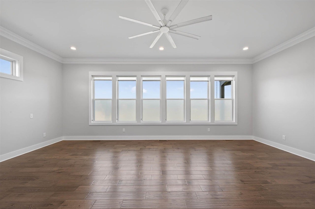 Bowling Green, Kentucky, 42103, United States, 5 Bedrooms Bedrooms, ,7 BathroomsBathrooms,Residential,Active,2045544