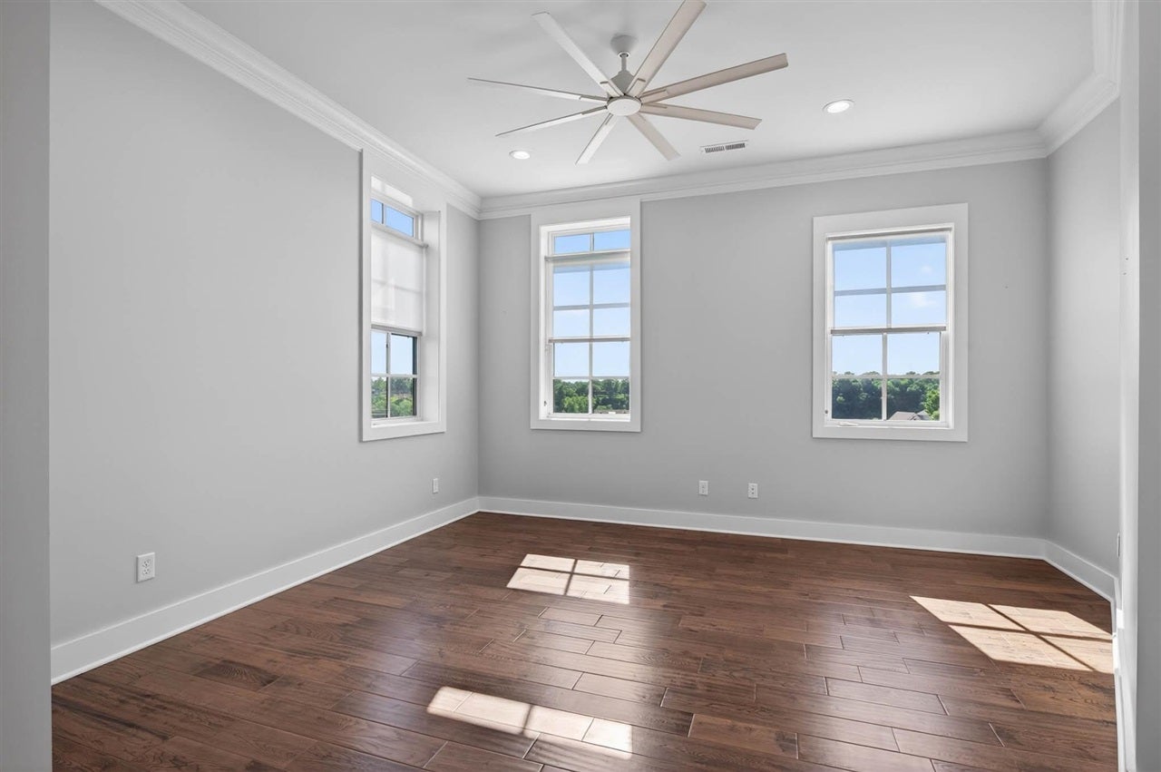 Bowling Green, Kentucky, 42103, United States, 5 Bedrooms Bedrooms, ,7 BathroomsBathrooms,Residential,Active,2045544