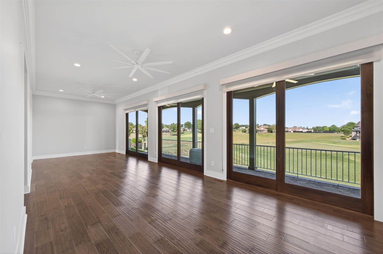 Bowling Green, Kentucky, 42103, United States, 5 Bedrooms Bedrooms, ,7 BathroomsBathrooms,Residential,Active,2045544