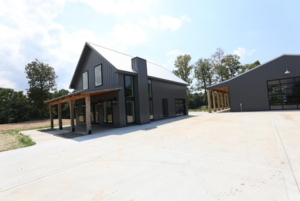Bowling Green, Kentucky, 42101, United States, 3 Bedrooms Bedrooms, ,2 BathroomsBathrooms,Residential,Active,1920252