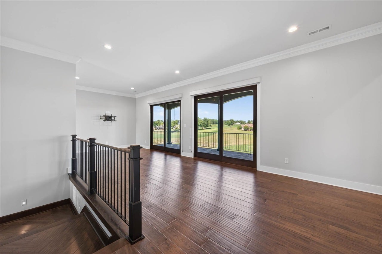 Bowling Green, Kentucky, 42103, United States, 5 Bedrooms Bedrooms, ,7 BathroomsBathrooms,Residential,Active,2045544