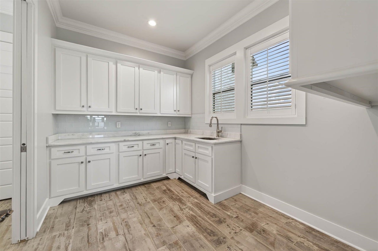 Bowling Green, Kentucky, 42103, United States, 5 Bedrooms Bedrooms, ,7 BathroomsBathrooms,Residential,Active,2045544