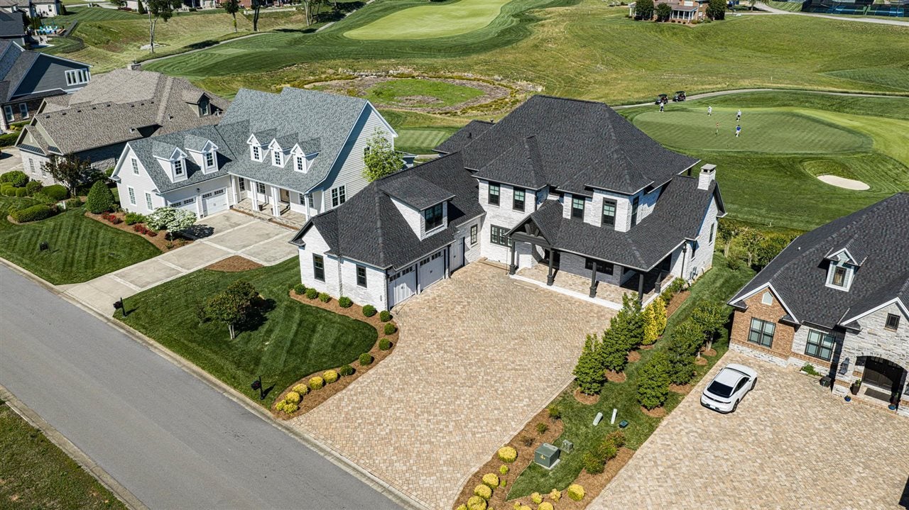 Bowling Green, Kentucky, 42103, United States, 5 Bedrooms Bedrooms, ,7 BathroomsBathrooms,Residential,Active,2045544