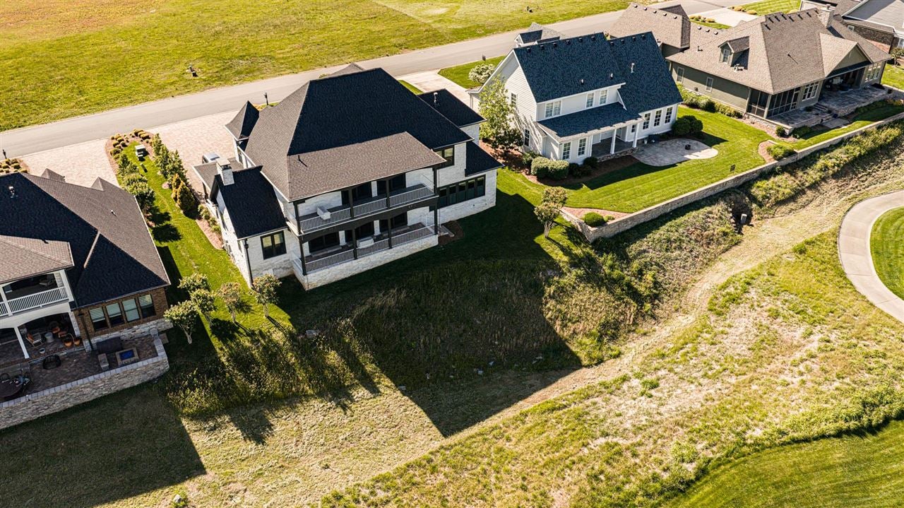 Bowling Green, Kentucky, 42103, United States, 5 Bedrooms Bedrooms, ,7 BathroomsBathrooms,Residential,Active,2045544