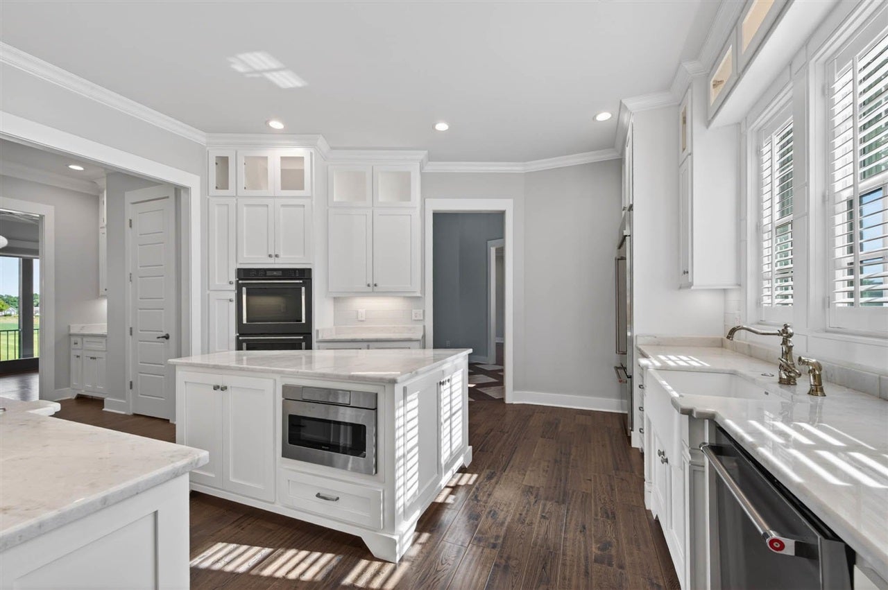 Bowling Green, Kentucky, 42103, United States, 5 Bedrooms Bedrooms, ,7 BathroomsBathrooms,Residential,Active,2045544