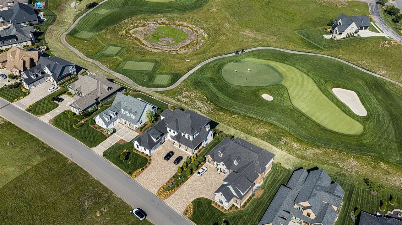 Bowling Green, Kentucky, 42103, United States, 5 Bedrooms Bedrooms, ,7 BathroomsBathrooms,Residential,Active,2045544