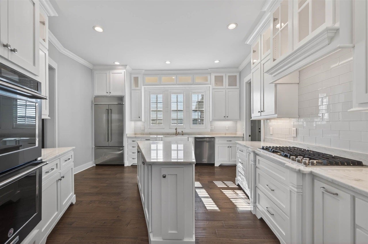 Bowling Green, Kentucky, 42103, United States, 5 Bedrooms Bedrooms, ,7 BathroomsBathrooms,Residential,Active,2045544