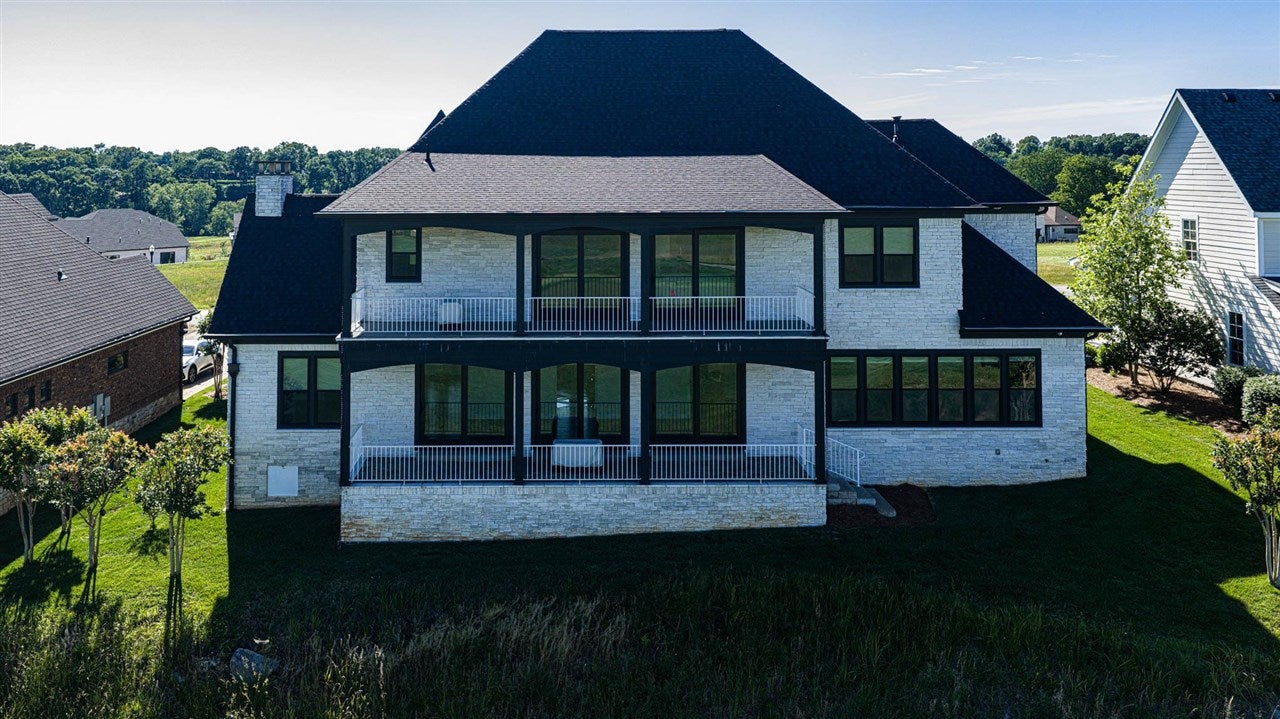 Bowling Green, Kentucky, 42103, United States, 5 Bedrooms Bedrooms, ,7 BathroomsBathrooms,Residential,Active,2045544
