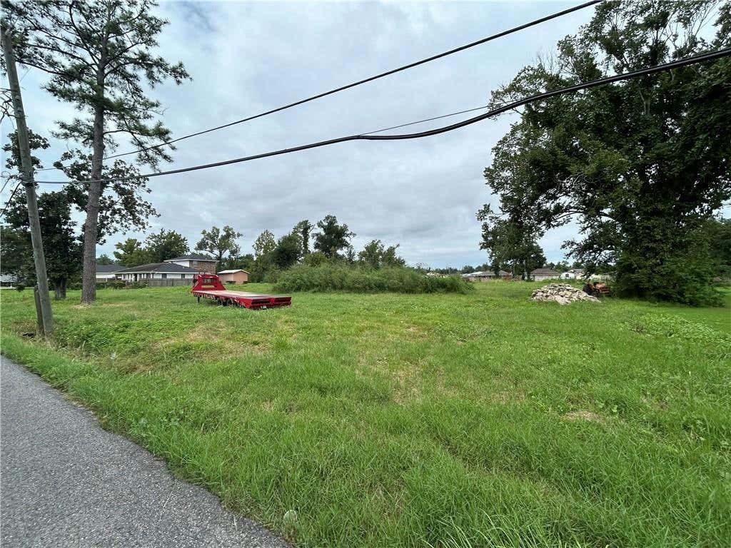 735 VANS LN, DESTREHAN, LA 70047, photo 1 of 2