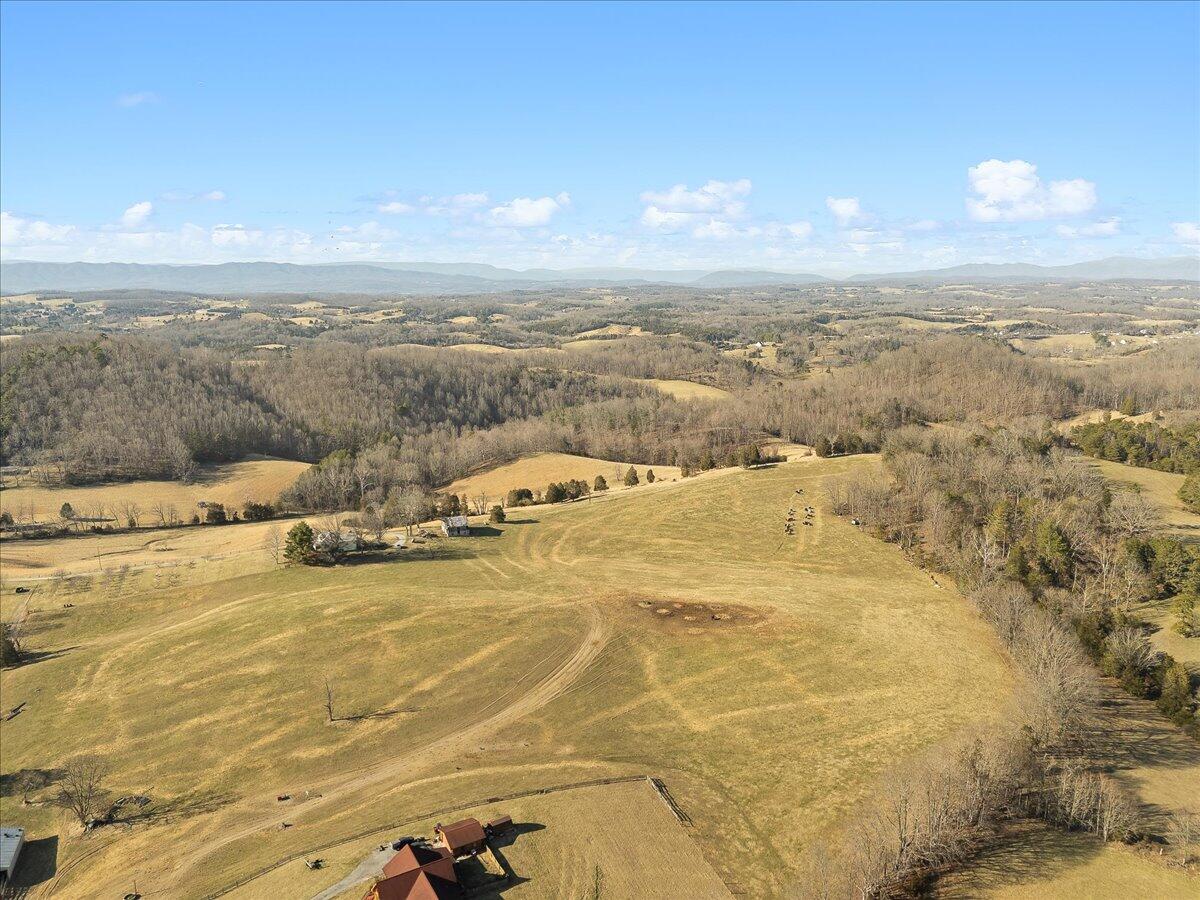 Fincastle, Virginia, 24090, United States, 3 Bedrooms Bedrooms, ,4 BathroomsBathrooms,Residential,Active,1945492