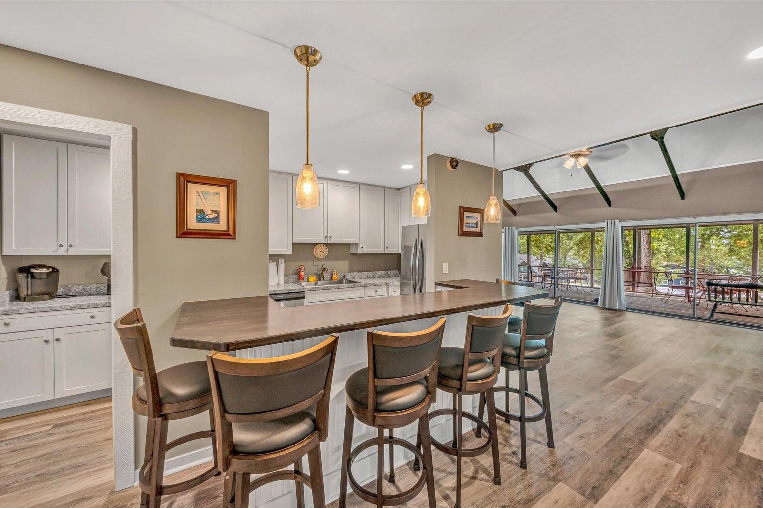 Moneta, Virginia, 24121, United States, 4 Bedrooms Bedrooms, ,5 BathroomsBathrooms,Residential,Active,1993643