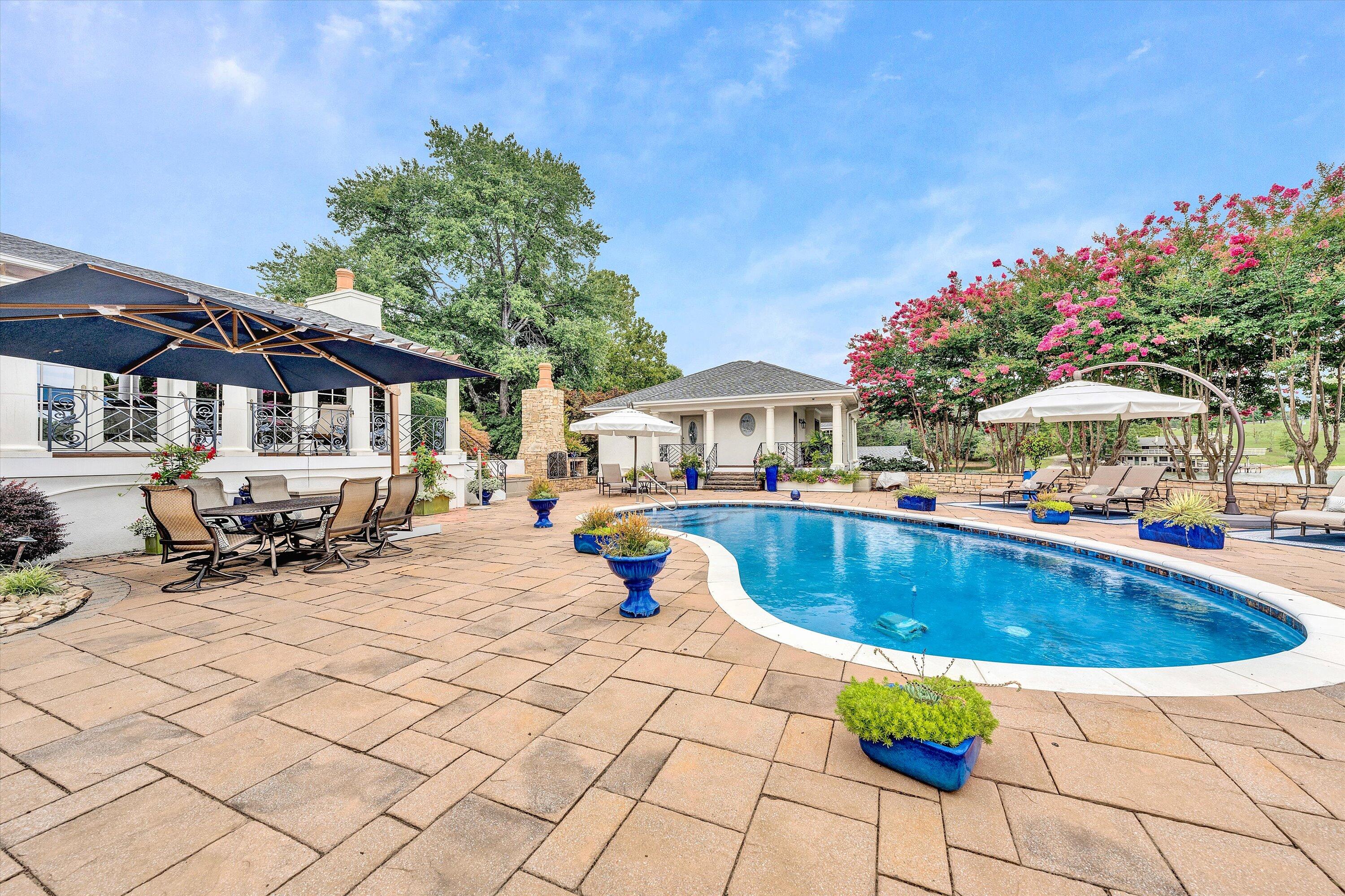 Moneta, Virginia, 24121, United States, 5 Bedrooms Bedrooms, ,9 BathroomsBathrooms,Residential,Active,1919403
